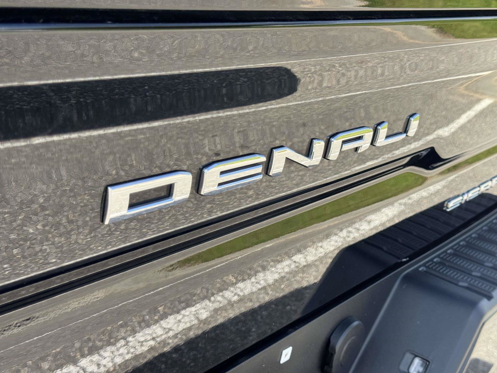 Used 2024 GMC Sierra 1500 Denali w/ Technology Package AWD/4WD image 12