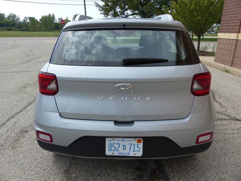 Used 2023 Hyundai Venue SEL w/ Cargo Package FWD image 8