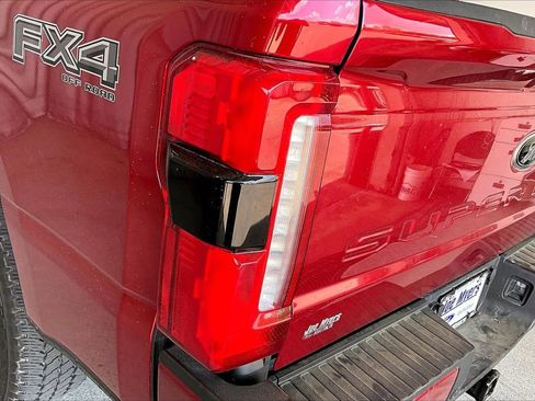 Used 2025 Ford F250 Lariat w/ Black Appearance Package image 13