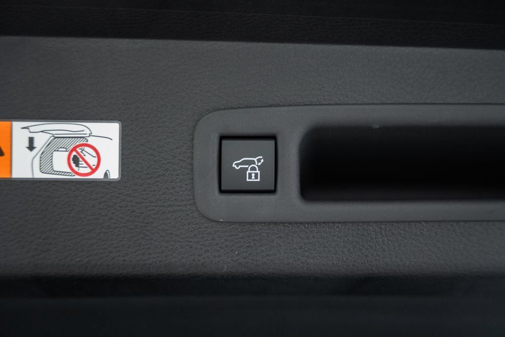 New 2026 Toyota Sienna XLE Woodland Edition AWD/4WD image 12