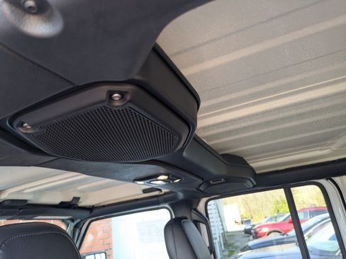 Used 2021 Jeep Wrangler Unlimited Sahara image 12