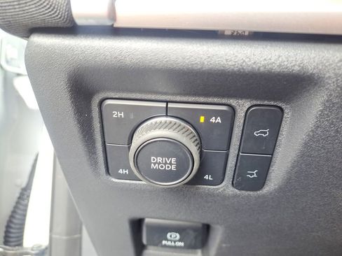 Used 2025 Ford Expedition Active image 26