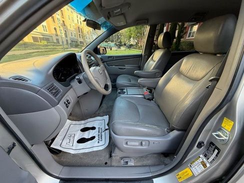Used 2010 Toyota Sienna LE FWD image 22