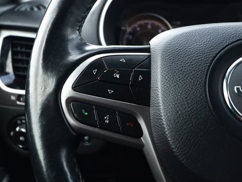 Used 2019 Jeep Cherokee Limited FWD image 12