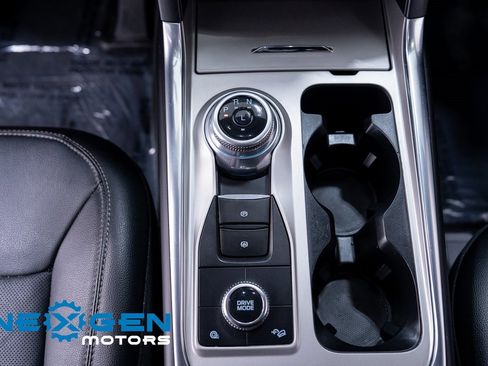 Used 2023 Ford Explorer Limited image 16