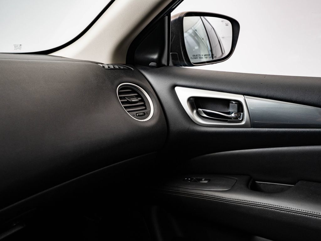 Used 2018 Nissan Pathfinder SL FWD image 37