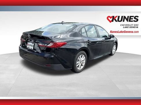 Used 2025 Toyota Camry LE FWD image 5