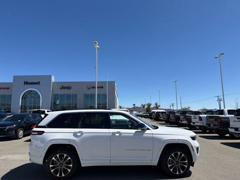 Used 2023 Jeep Grand Cherokee Overland AWD/4WD image 9