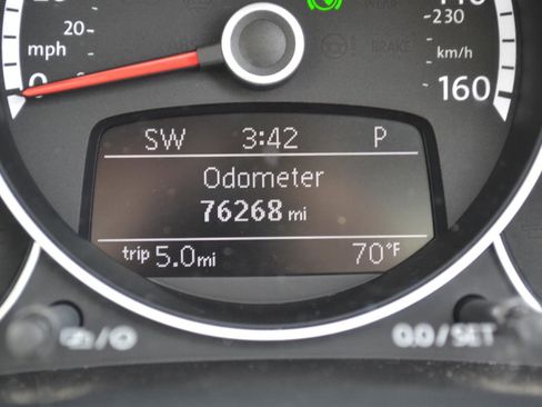 Used 2015 Volkswagen Beetle 1.8T FWD image 16