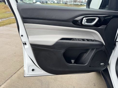 Certified 2022 Jeep Compass Limited w/ Sun and Sound Group image 8