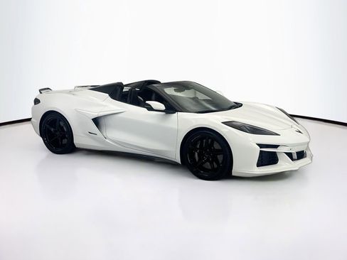 Used 2025 Chevrolet Corvette E-Ray AWD/4WD image 3