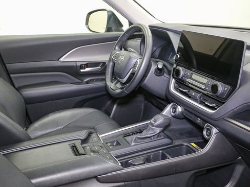 Used 2024 Toyota Grand Highlander XLE image 21