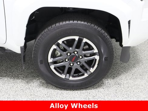 Used 2024 Toyota Tacoma TRD Sport image 5
