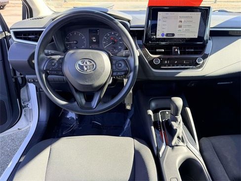 Used 2024 Toyota Corolla LE image 2
