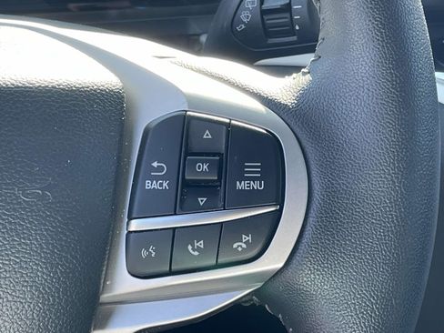 Used 2023 Ford Explorer XLT image 5