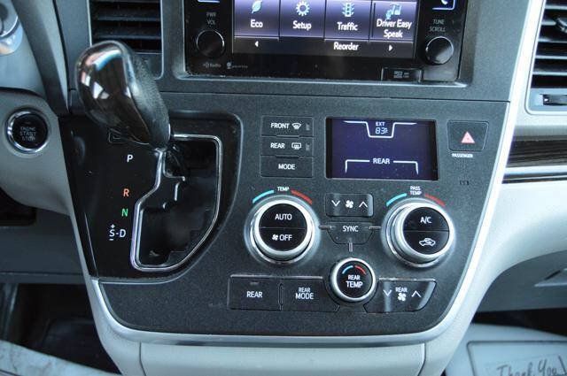 Used 2015 Toyota Sienna XLE Premium AWD/4WD image 25
