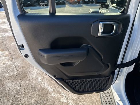 Certified 2024 Jeep Wrangler Unlimited Rubicon w/ Technology Group image 27