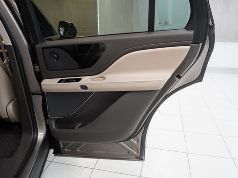 Used 2020 Lincoln Aviator Reserve w/ Equipment Group 201A image 28