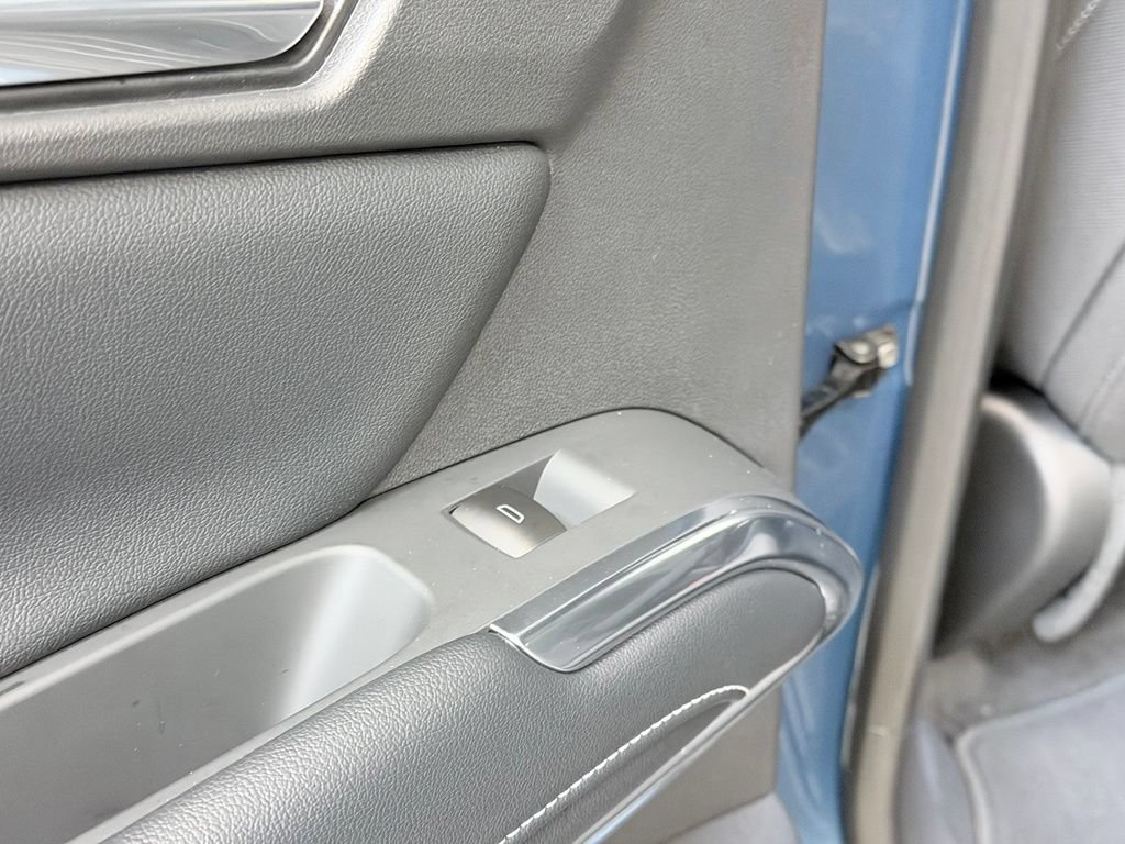Used 2025 Chevrolet Traverse LT FWD image 20