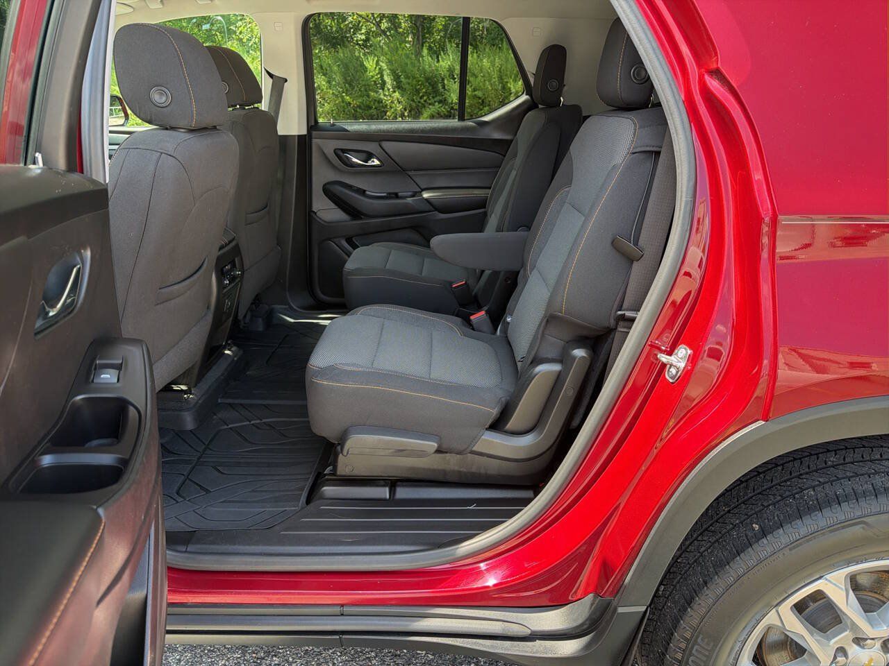 Used 2018 Chevrolet Traverse LT w/ LPO, Floor Liner Package AWD/4WD image 21