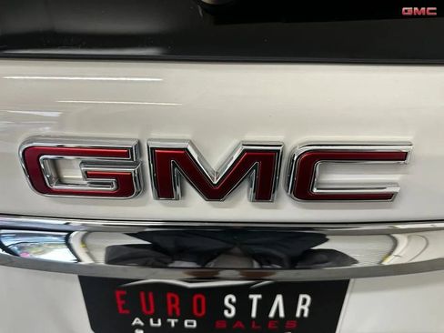 Used 2024 GMC Terrain SLT image 29