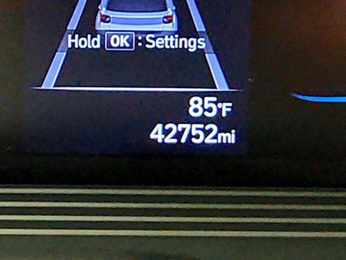 Used 2023 Hyundai Venue FWD image 15