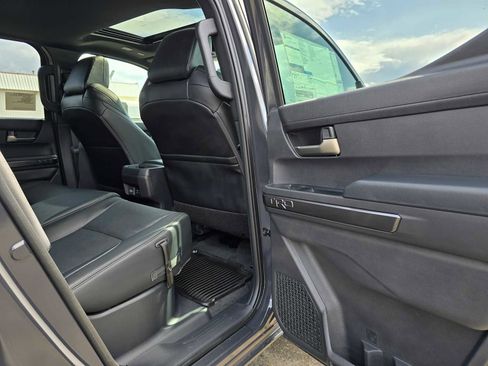 Used 2025 Toyota Tacoma TRD Sport image 15