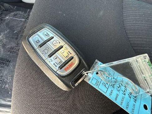 Used 2023 Chrysler Voyager LX image 29