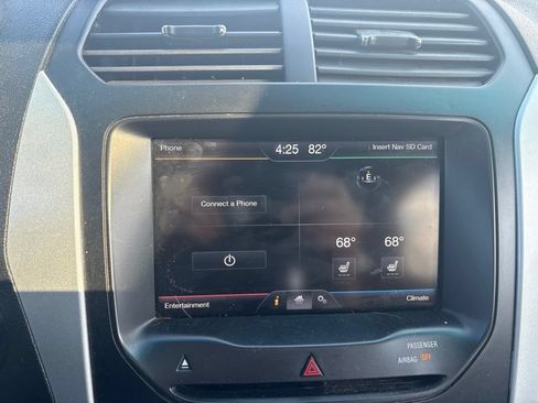 Used 2014 Ford Explorer XLT w/ Equipment Group 202A AWD/4WD image 19