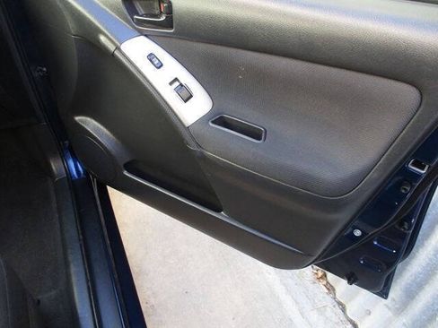 Used 2006 Toyota Matrix FWD image 17