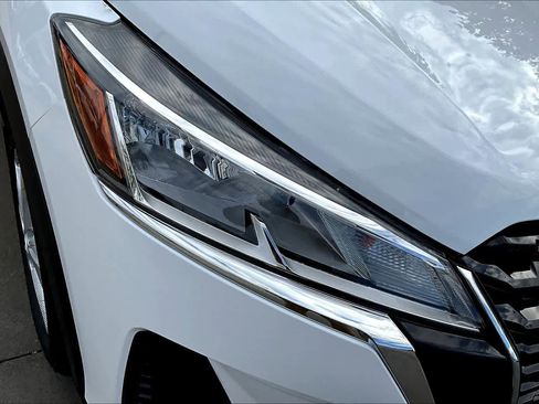 New 2025 Nissan Kicks Play S w/ Interior Electronics Package image 19