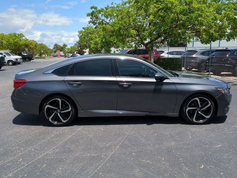 Used 2018 Honda Accord Sport image 3