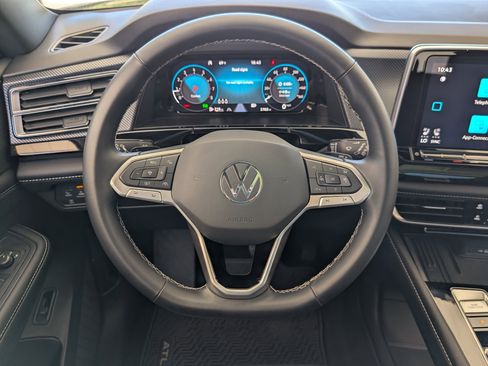 Used 2025 Volkswagen Atlas Cross Sport SEL image 24