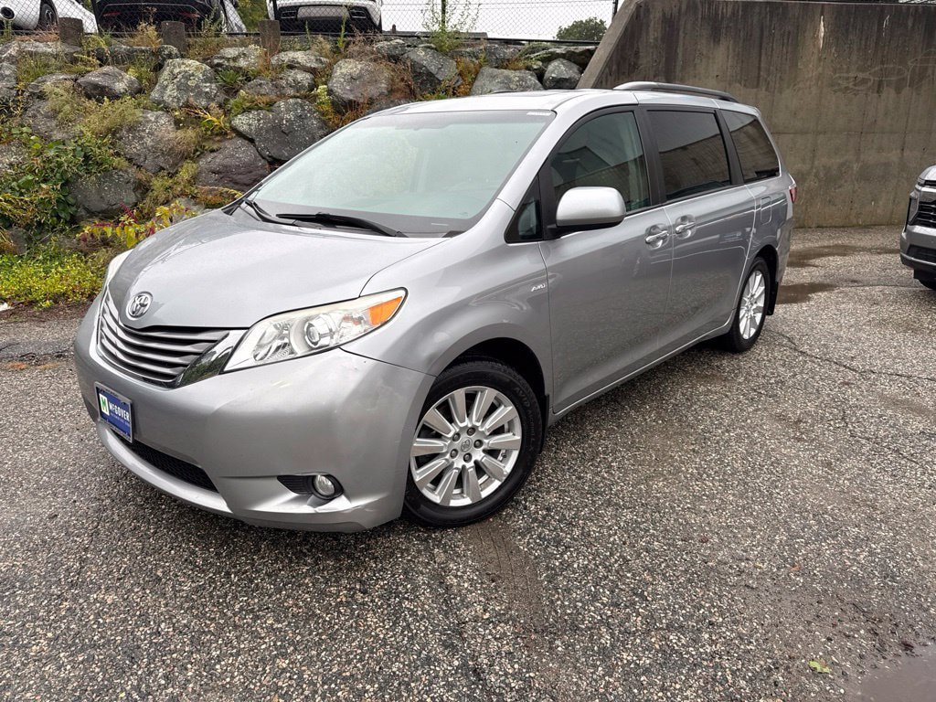Used 2017 Toyota Sienna AWD image 2
