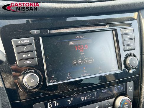 Used 2020 Nissan Rogue SV image 18