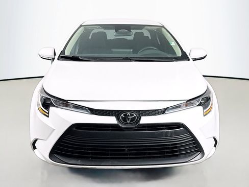 Used 2025 Toyota Corolla LE FWD image 2