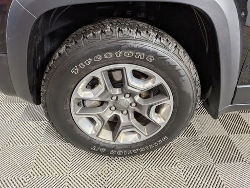 Used 2019 Jeep Cherokee Trailhawk w/ Comfort/Convenience Group image 32