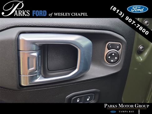 Used 2022 Jeep Gladiator Willys image 17