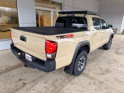 Used 2018 Toyota Tacoma TRD Off-Road image 7