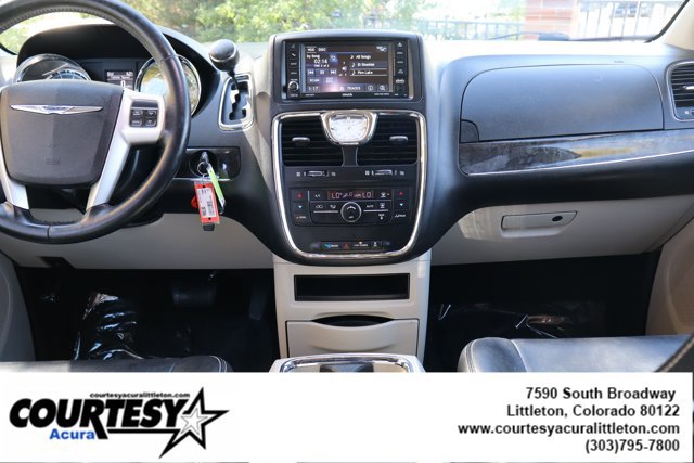 Used 2015 Chrysler Town & Country Touring FWD image 9