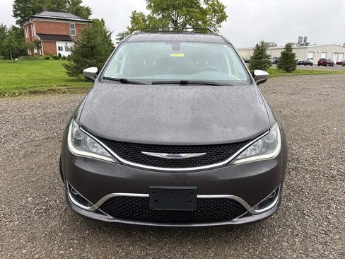 Used 2020 Chrysler Pacifica Limited FWD image 2
