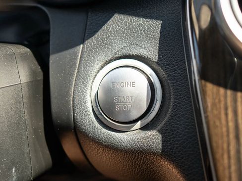 Used 2015 Mercedes-Benz C 300 Sedan image 32