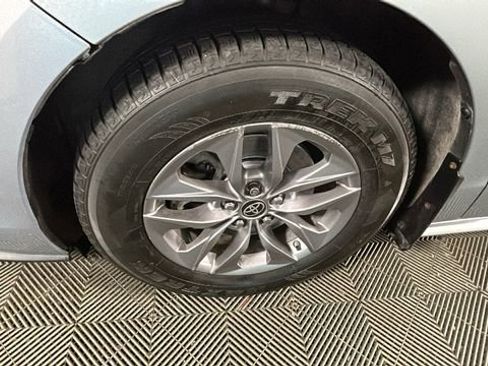 Used 2021 Toyota Sienna XLE FWD image 10