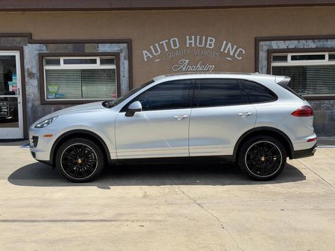 Used 2016 Porsche Cayenne AWD/4WD image 6