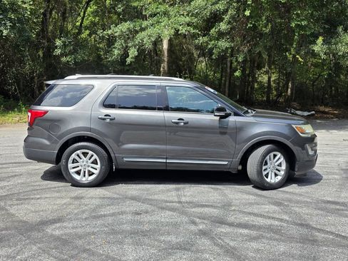 Used 2017 Ford Explorer XLT w/ Equipment Group 202A FWD image 36