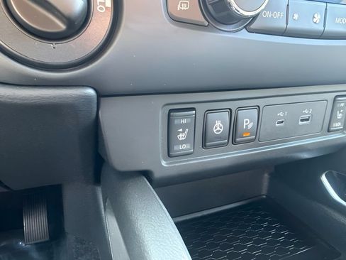 Used 2024 Nissan Frontier SL w/ Technology Package AWD/4WD image 16