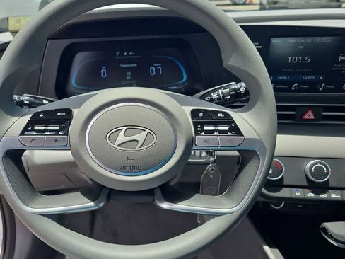 New 2026 Hyundai Elantra SE FWD image 23