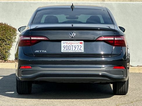 Used 2022 Volkswagen Jetta Sport image 8