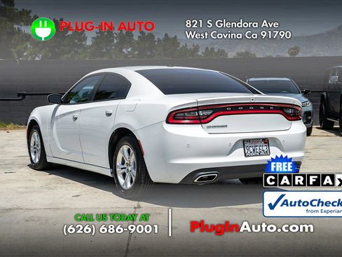 Used 2022 Dodge Charger SXT RWD image 2
