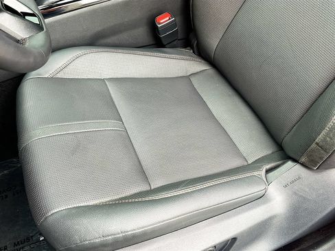 Used 2025 Toyota Camry XLE FWD image 18